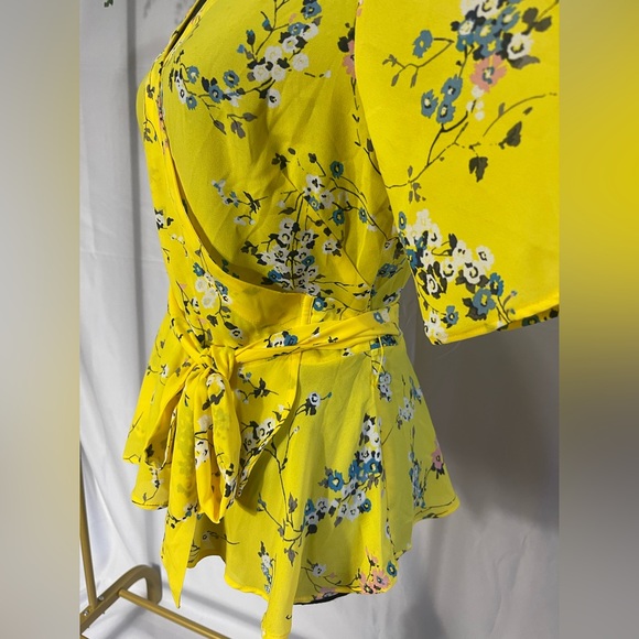 ♻️DISPONIBLE ♻️
✨NEW LOFT PETITE Floral Wrap Peplum Blouse✨ - Picture 7 of 8